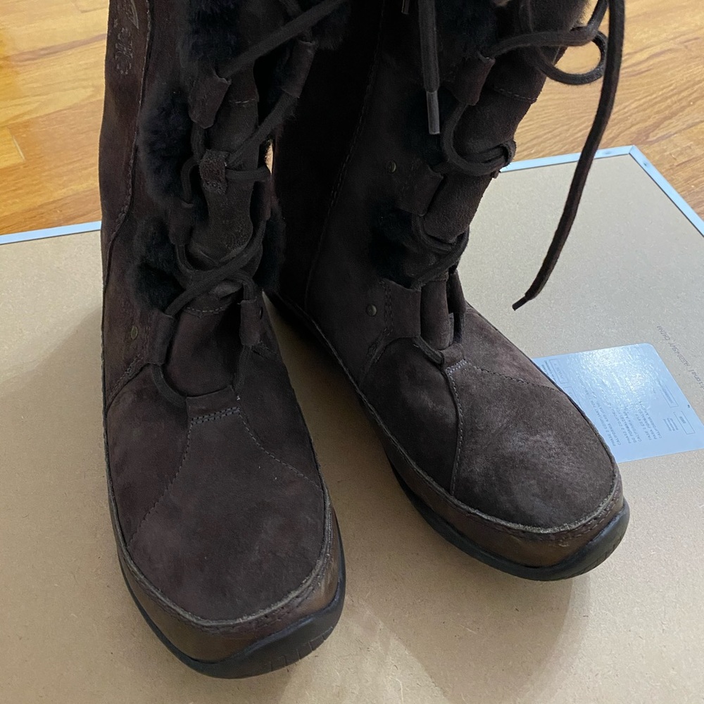 The north face boots size 7.  Used like new.